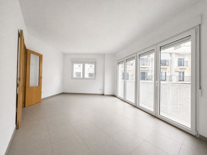 Image No.4-3 Bed Flat for sale