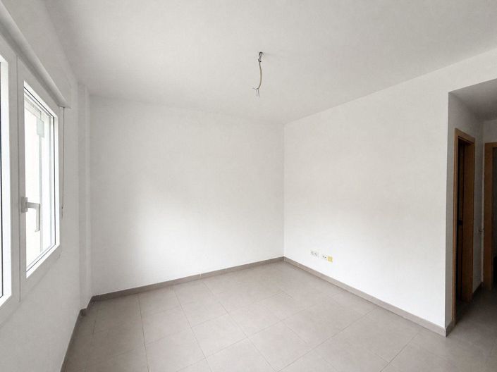 Image No.9-3 Bed Flat for sale