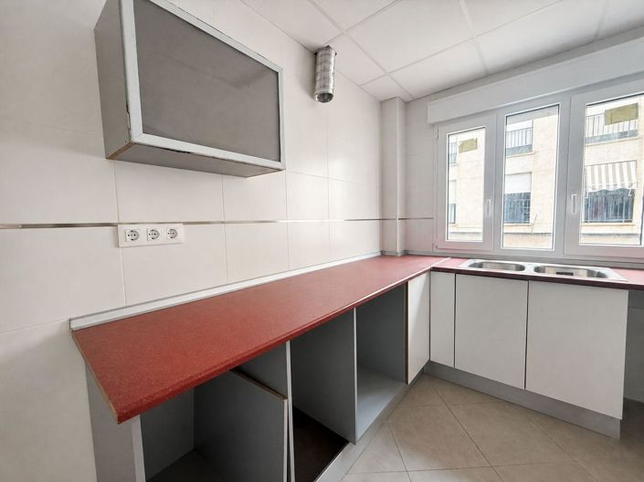 Image No.7-3 Bed Flat for sale