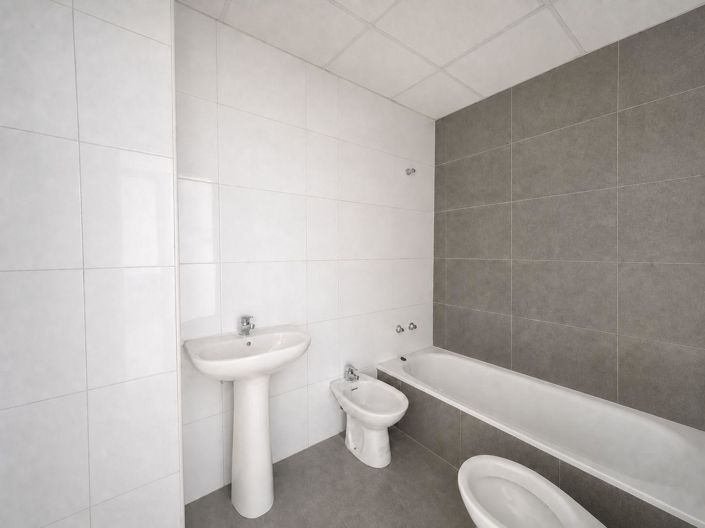 Image No.8-3 Bed Flat for sale