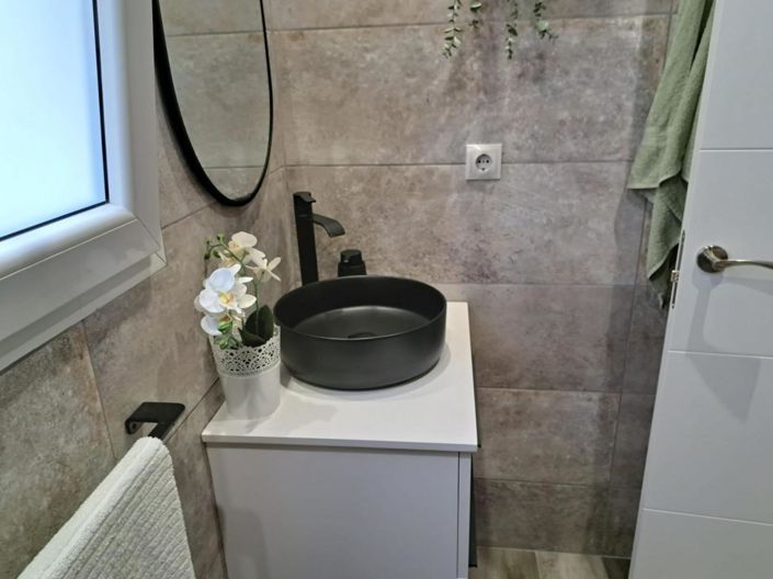 Image No.19-2 Bed Townhouse for sale