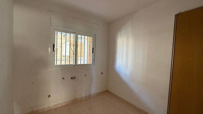 Image No.8-2 Bed Flat for sale