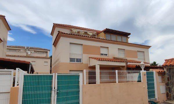 Image No.18-3 Bed Townhouse for sale