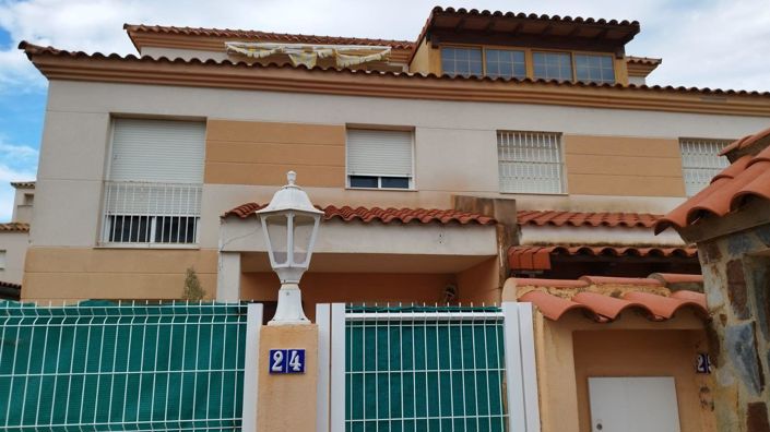 Image No.26-3 Bed Townhouse for sale