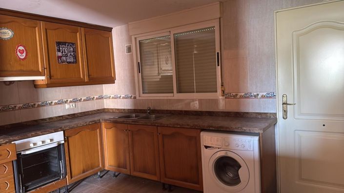 Image No.30-3 Bed Townhouse for sale