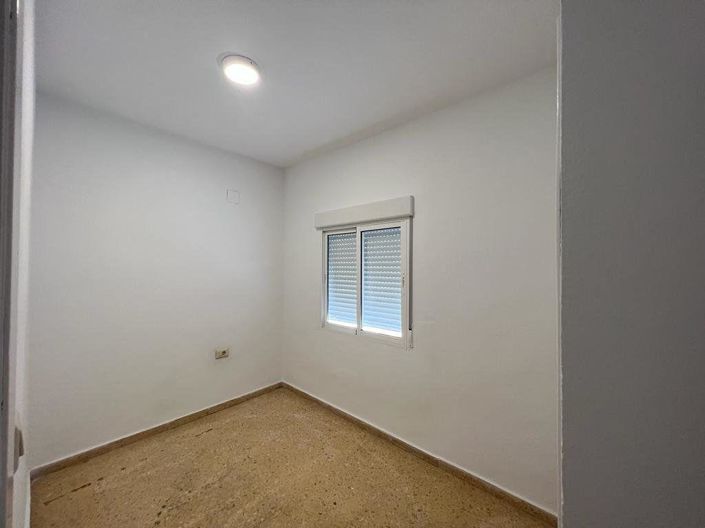 Image No.12-3 Bed Flat for sale