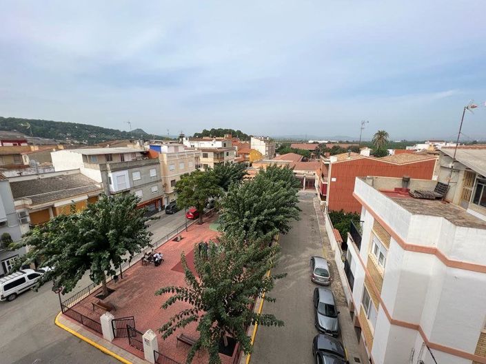 Image No.15-3 Bed Flat for sale