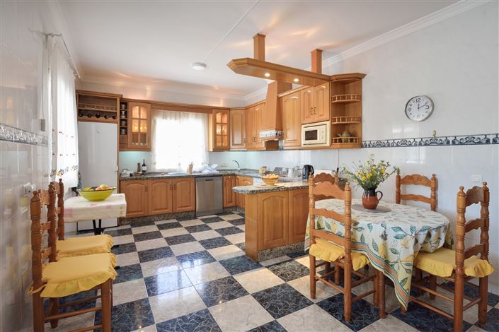 Image No.7-6 Bed Villa for sale