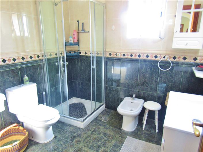 Image No.9-6 Bed Villa for sale