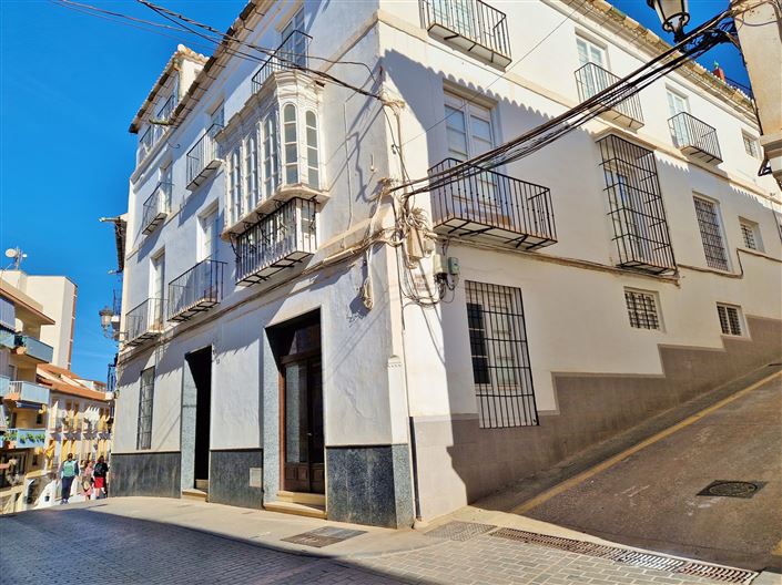 Image No.2-Maison de ville de 12 chambres à vendre à Vélez-Málaga