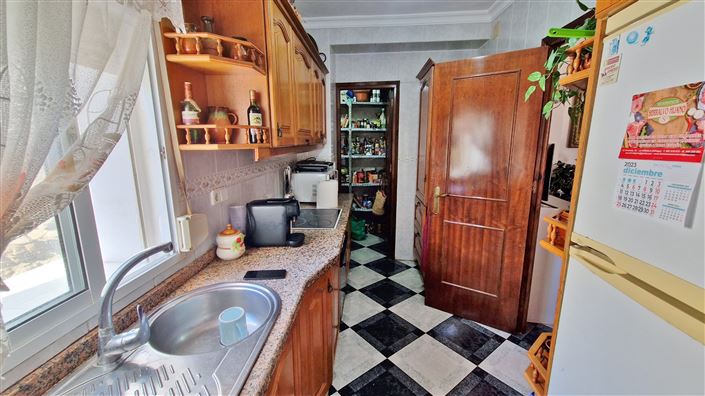 Image No.11-6 Bed Townhouse for sale