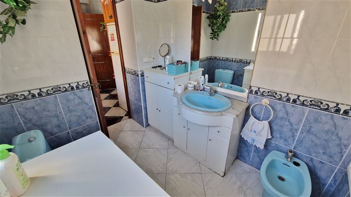 Image No.13-6 Bed Townhouse for sale