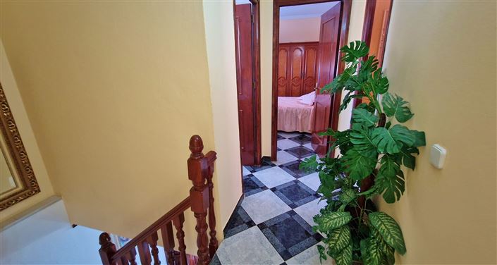 Image No.16-6 Bed Townhouse for sale