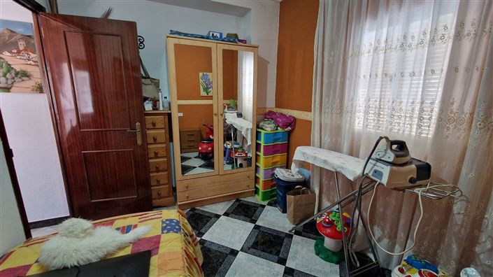 Image No.17-6 Bed Townhouse for sale