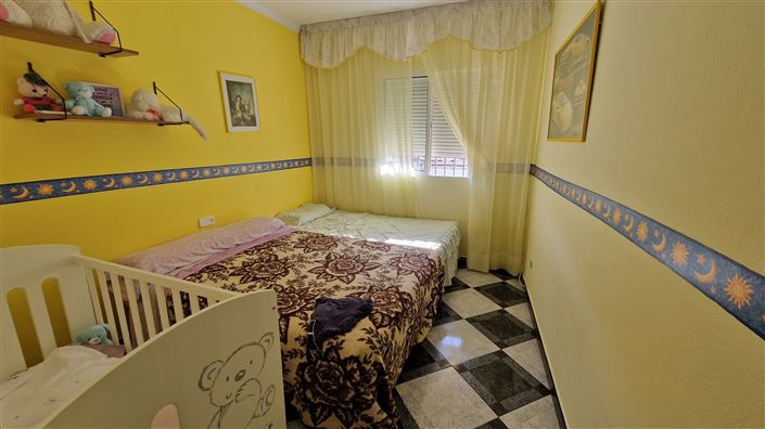 Image No.20-6 Bed Townhouse for sale