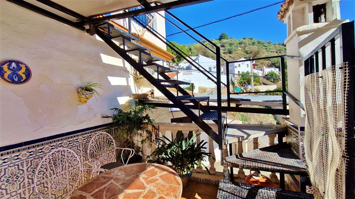 Image No.23-6 Bed Townhouse for sale