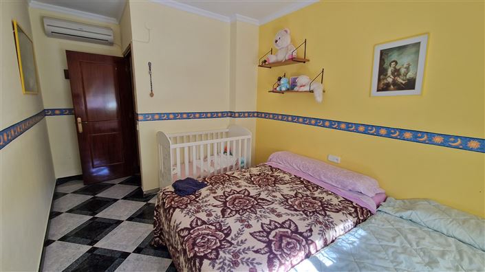 Image No.24-6 Bed Townhouse for sale