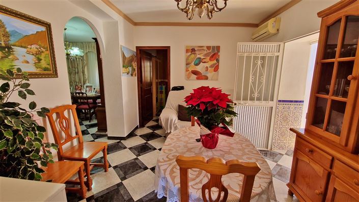 Image No.9-6 Bed Townhouse for sale