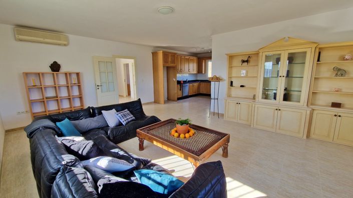 Image No.15-4 Bed Country House for sale