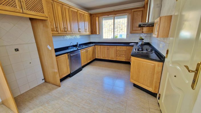 Image No.17-4 Bed Country House for sale