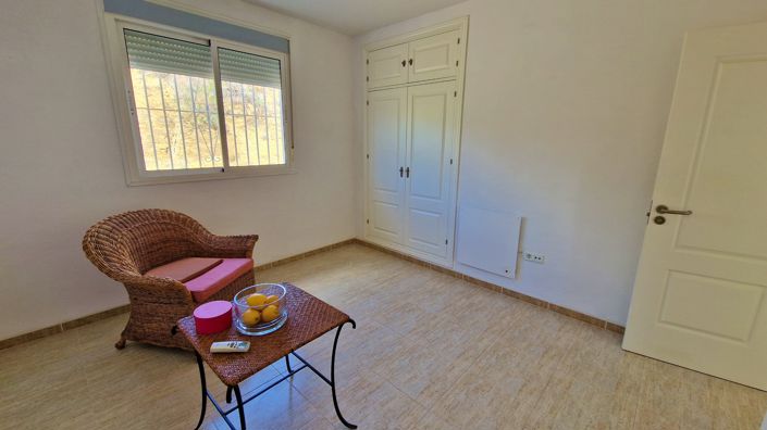 Image No.24-4 Bed Country House for sale