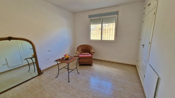 Image No.25-4 Bed Country House for sale