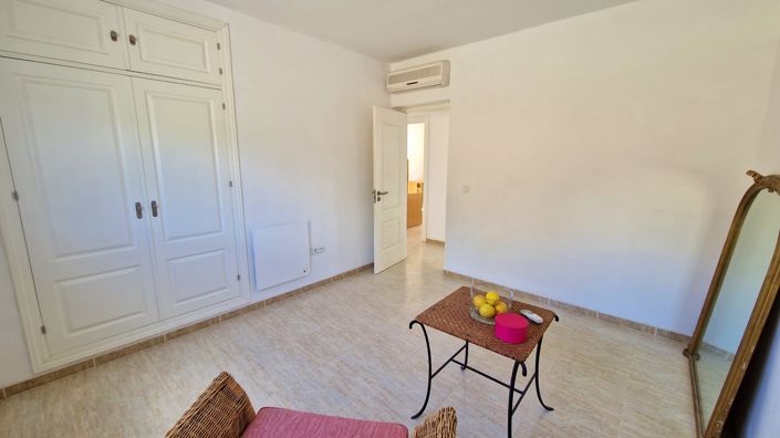 Image No.26-4 Bed Country House for sale