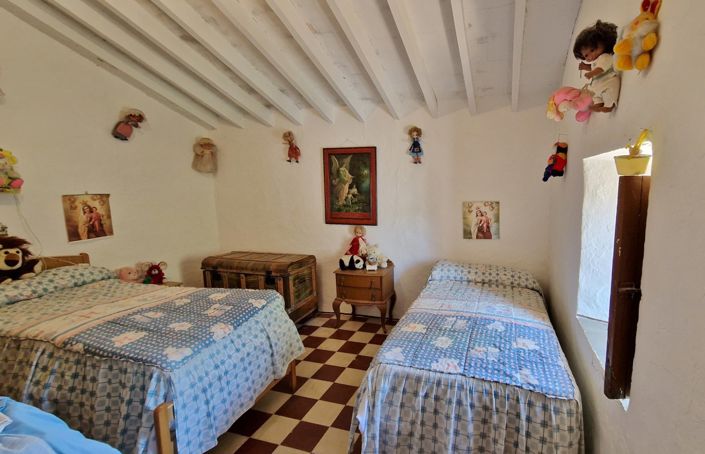 Image No.16-5 Bed Country House for sale