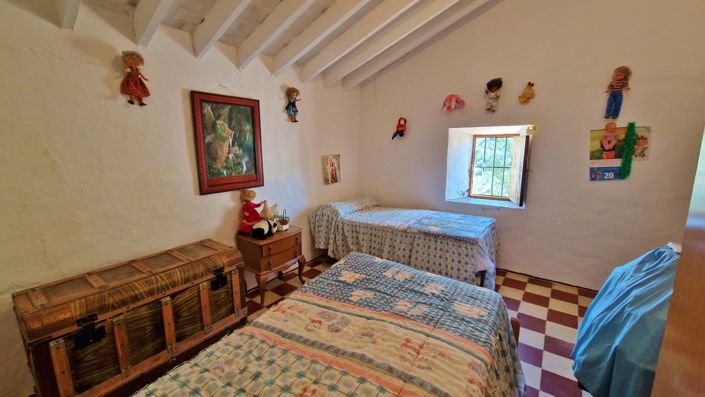 Image No.17-5 Bed Country House for sale