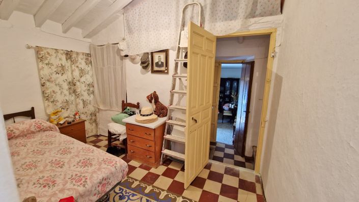 Image No.18-5 Bed Apartment for sale