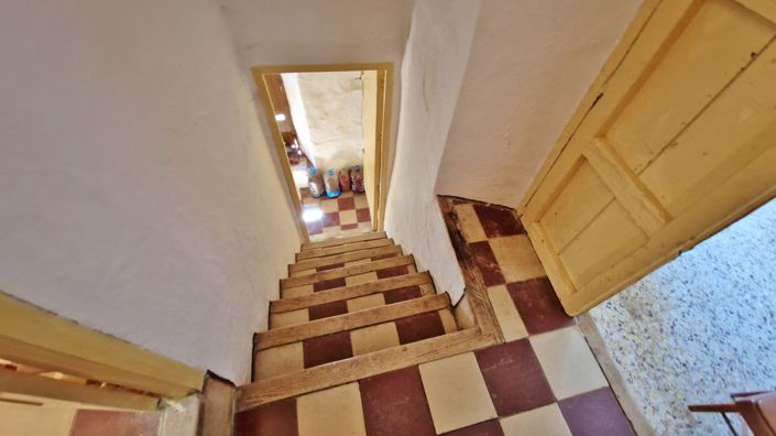 Image No.21-5 Bed Apartment for sale