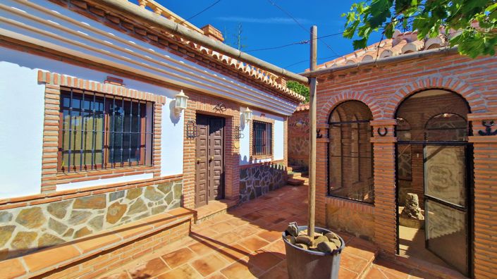 Image No.14-5 Bed Country House for sale