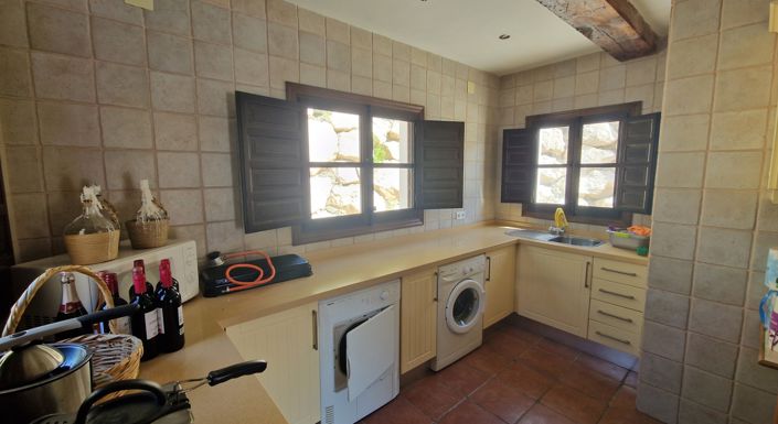 Image No.23-5 Bed Country House for sale