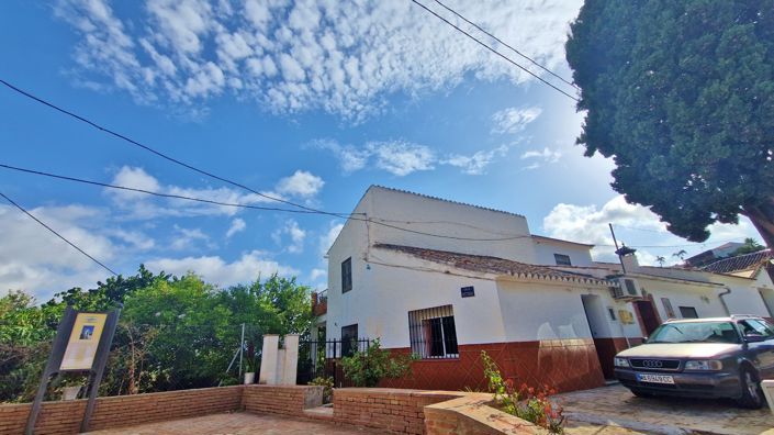 Image No.2-2 Bed Country House for sale