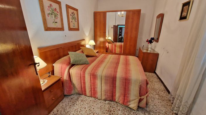 Image No.8-7 Bed Village House for sale