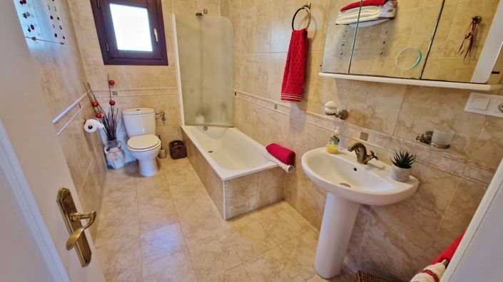 Image No.34-3 Bed Country House for sale