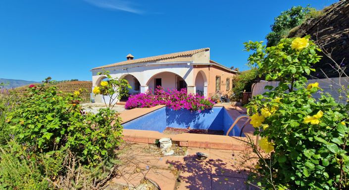 Image No.1-4 Bed Country House for sale