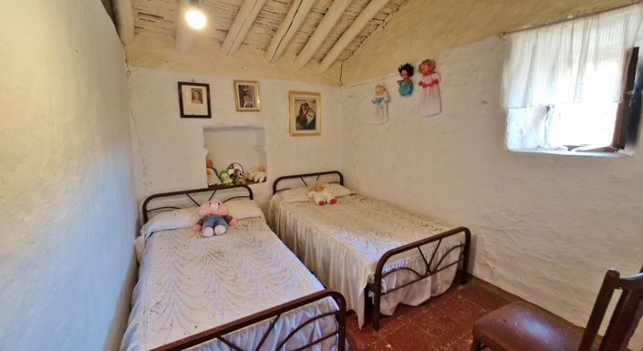 Image No.15-2 Bed Country House for sale