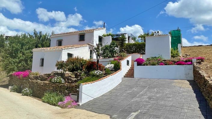 Image No.1-4 Bed Country House for sale