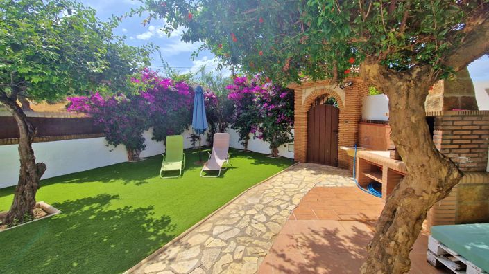 Image No.2-2 Bed Country House for sale