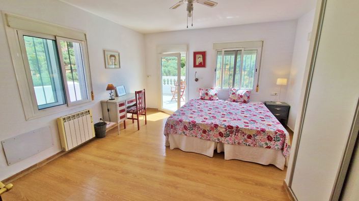 Image No.31-2 Bed Country House for sale