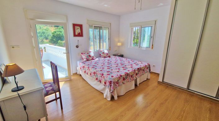 Image No.32-2 Bed Country House for sale