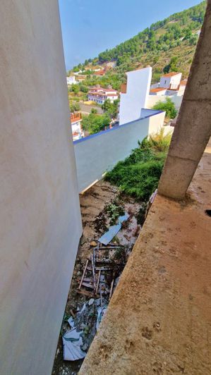 Image No.11-3 Bed Land for sale