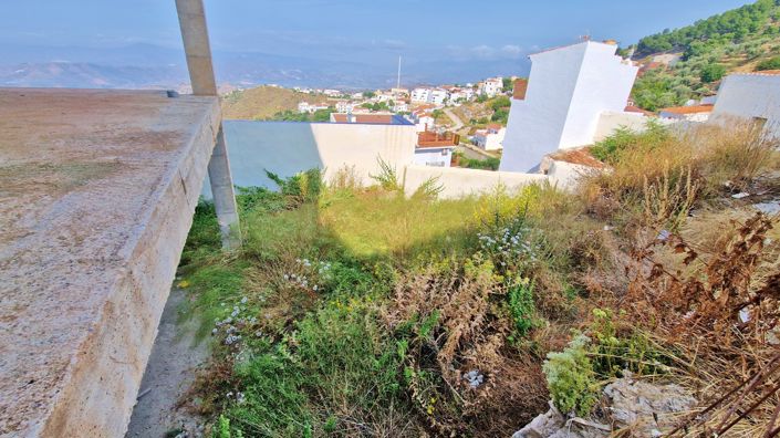 Image No.9-3 Bed Land for sale