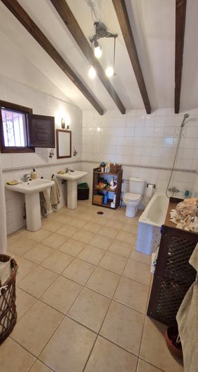 Image No.19-4 Bed Country House for sale