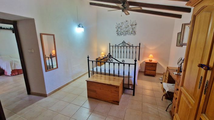 Image No.22-4 Bed Country House for sale