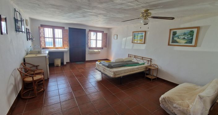 Image No.28-4 Bed Country House for sale