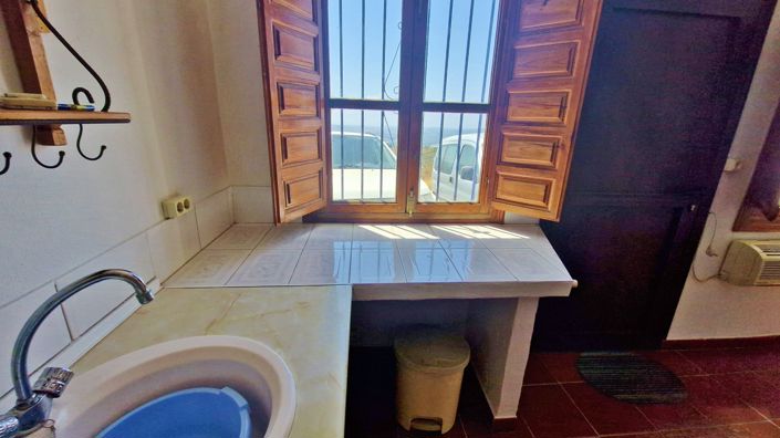 Image No.32-4 Bed Country House for sale