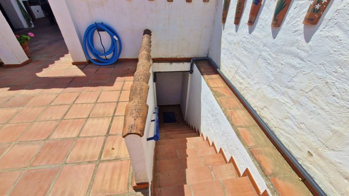 Image No.40-4 Bed Country House for sale