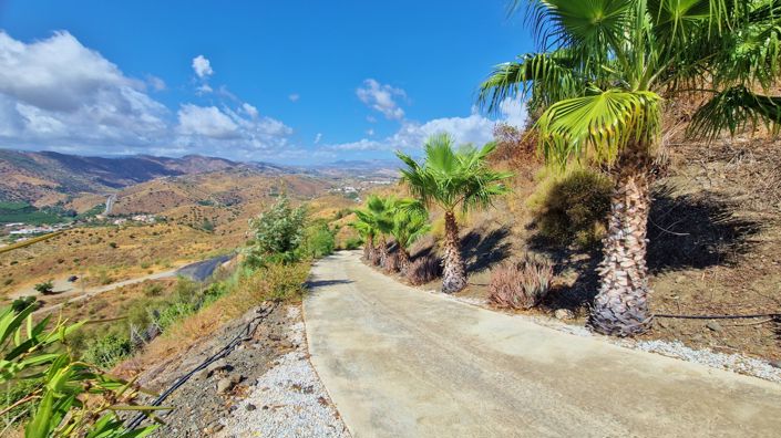 Image No.41-4 Bed Country House for sale